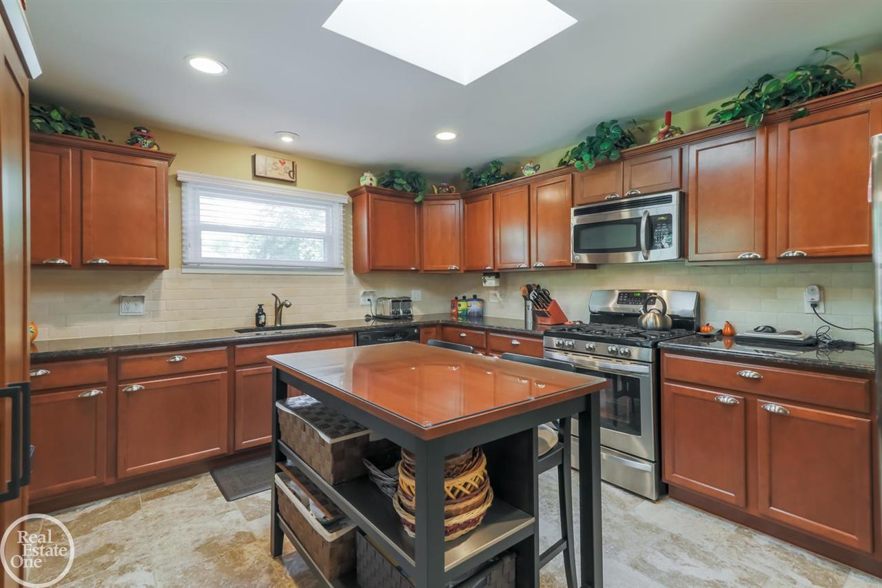 1391 Fairholme Road Grosse Pointe, MI 48236 - Photo 20 of 55 50001931-20.JPG