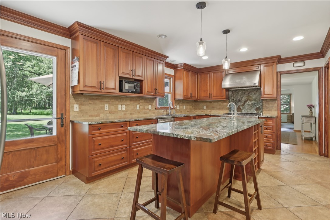 2892 Lander Road Cleveland, OH 44124 - Photo 10 of 36