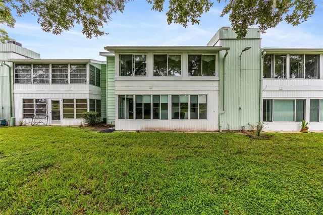 a view of a house with yard and garden
