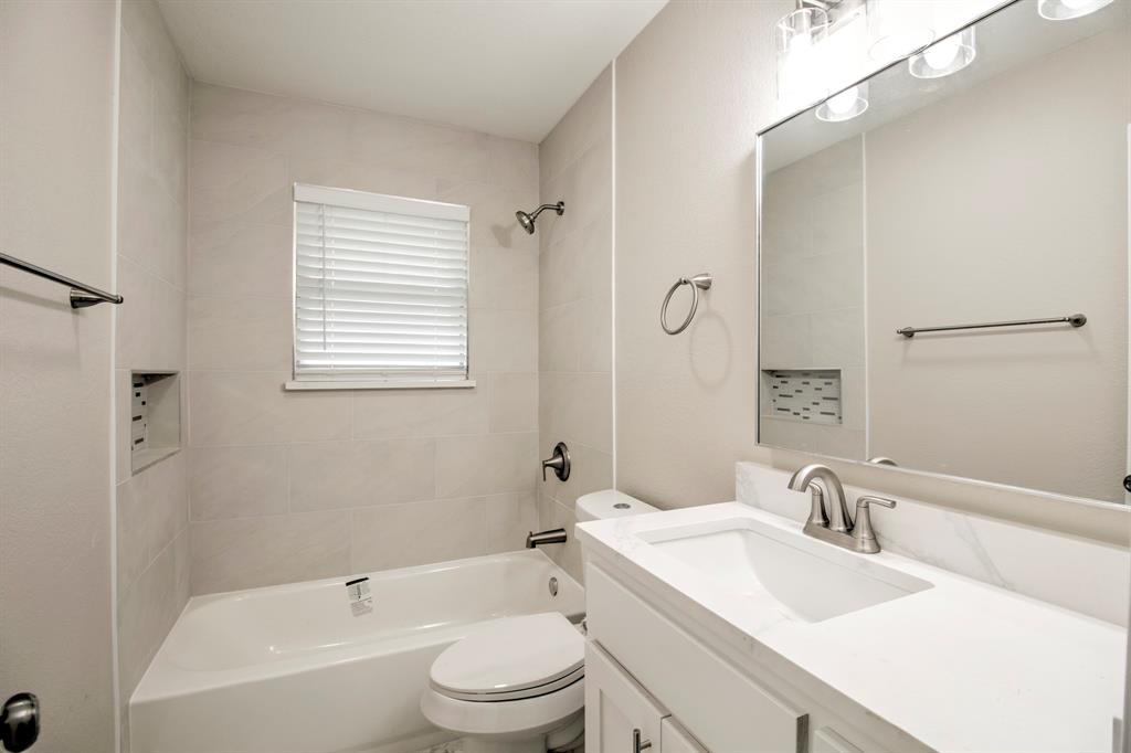 327 West McKinney Street Pilot Point, TX 76258 - Photo 15 of 29