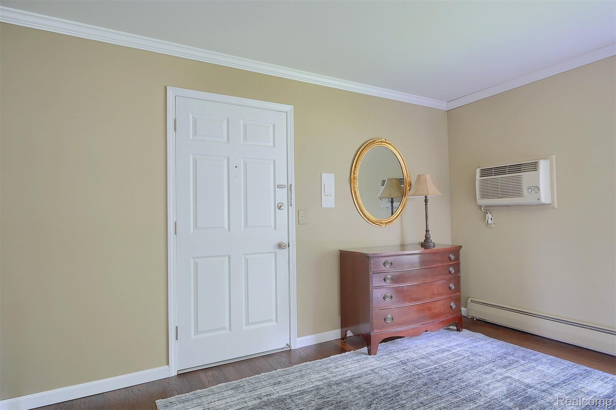 500 Romeo Road, Unit 121 Rochester, MI 48307 - Photo 2 of 19 5-Foyer.jpg