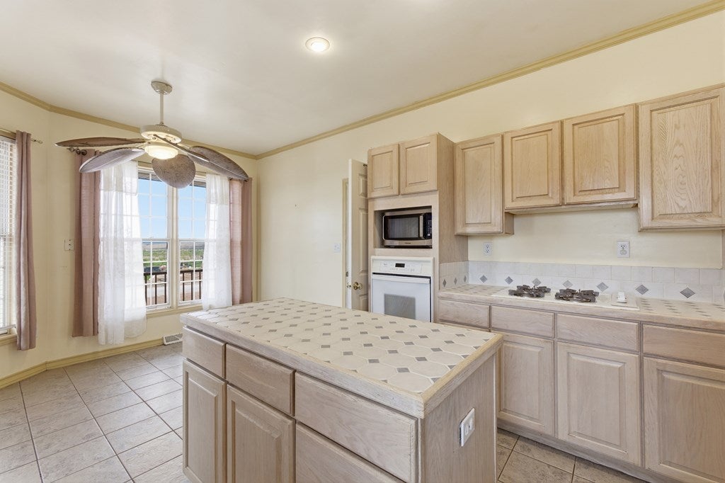 2005 Long Branch Alpine, TX 79830 - Photo 7 of 35 Gallery Image 7