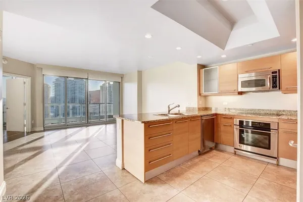 $2,300 | 222 Karen Avenue, Unit 2805, Las Vegas, NV 89109