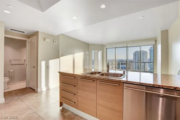 $2,300 | 222 Karen Avenue, Unit 2805, Las Vegas, NV 89109