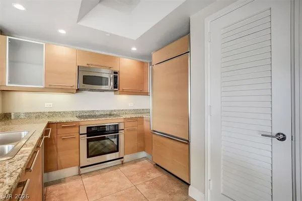 $2,300 | 222 Karen Avenue, Unit 2805, Las Vegas, NV 89109