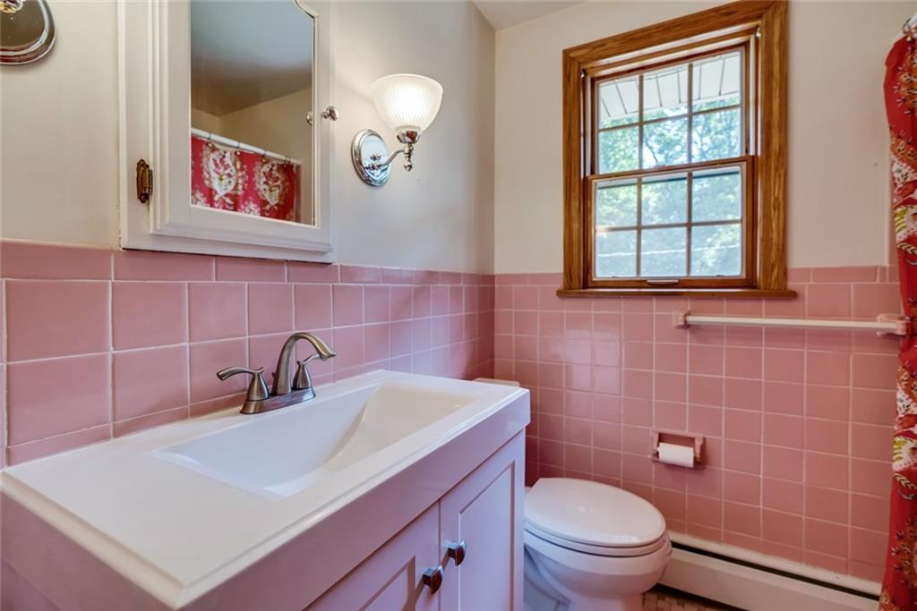 1604 Seegar Road Pittsburgh, PA 15241 - Photo 14 of 17 Fantastic vintage modern mix in this full bathroom