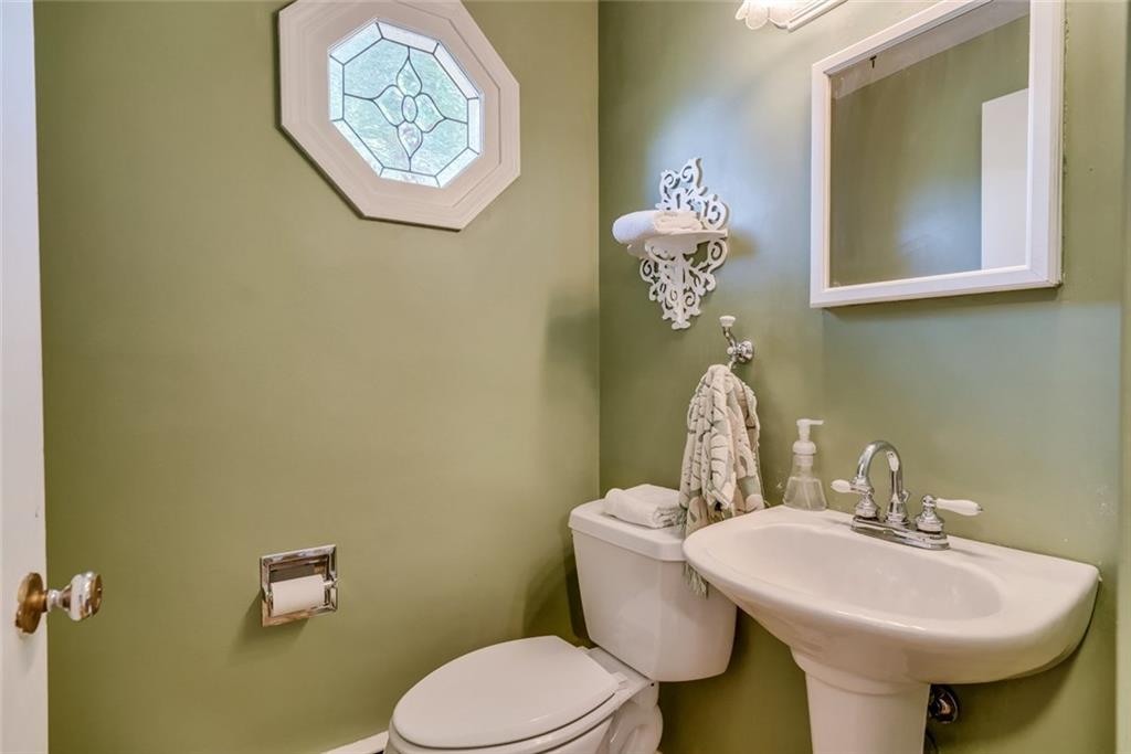 1604 Seegar Road Pittsburgh, PA 15241 - Photo 8 of 17 powder room on the main level