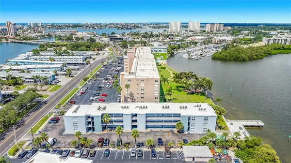 $2,100 | 1859 Shore Drive South, Unit 303, South Pasadena, FL 33707