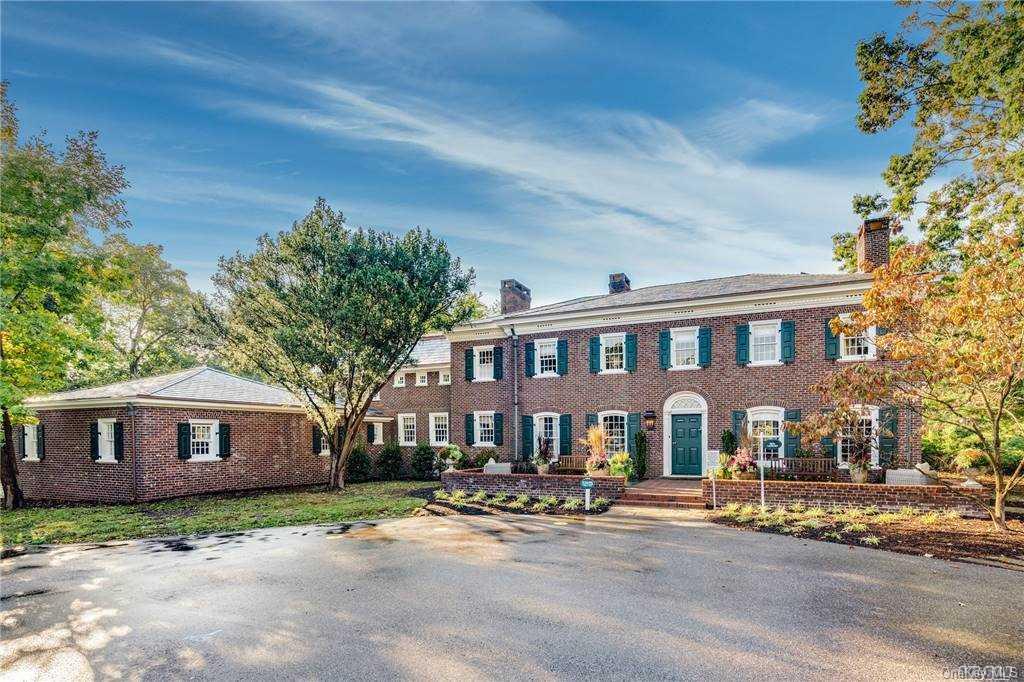 25 Lloyd Harbor Road Lloyd Neck, NY 11743 - Photo 1 of 1 a front view of a house with yard porch and livingroom