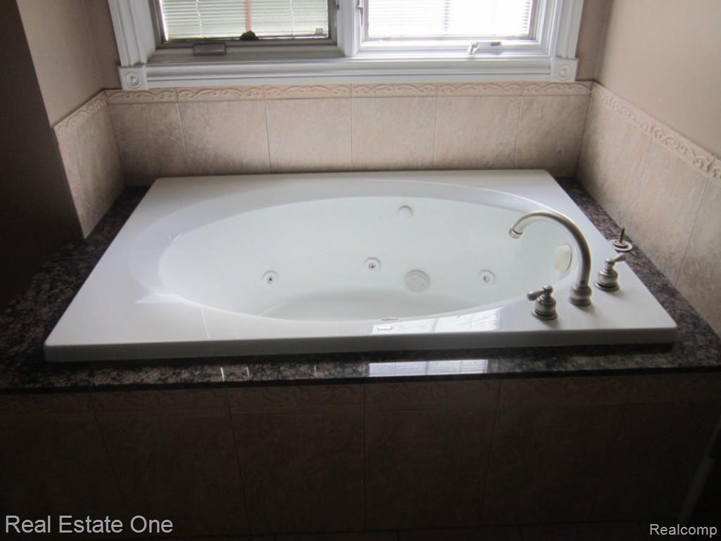 12230 Sweitzer Road Carleton, MI 48117 - Photo 19 of 33 jetted tub sweitz.jpg