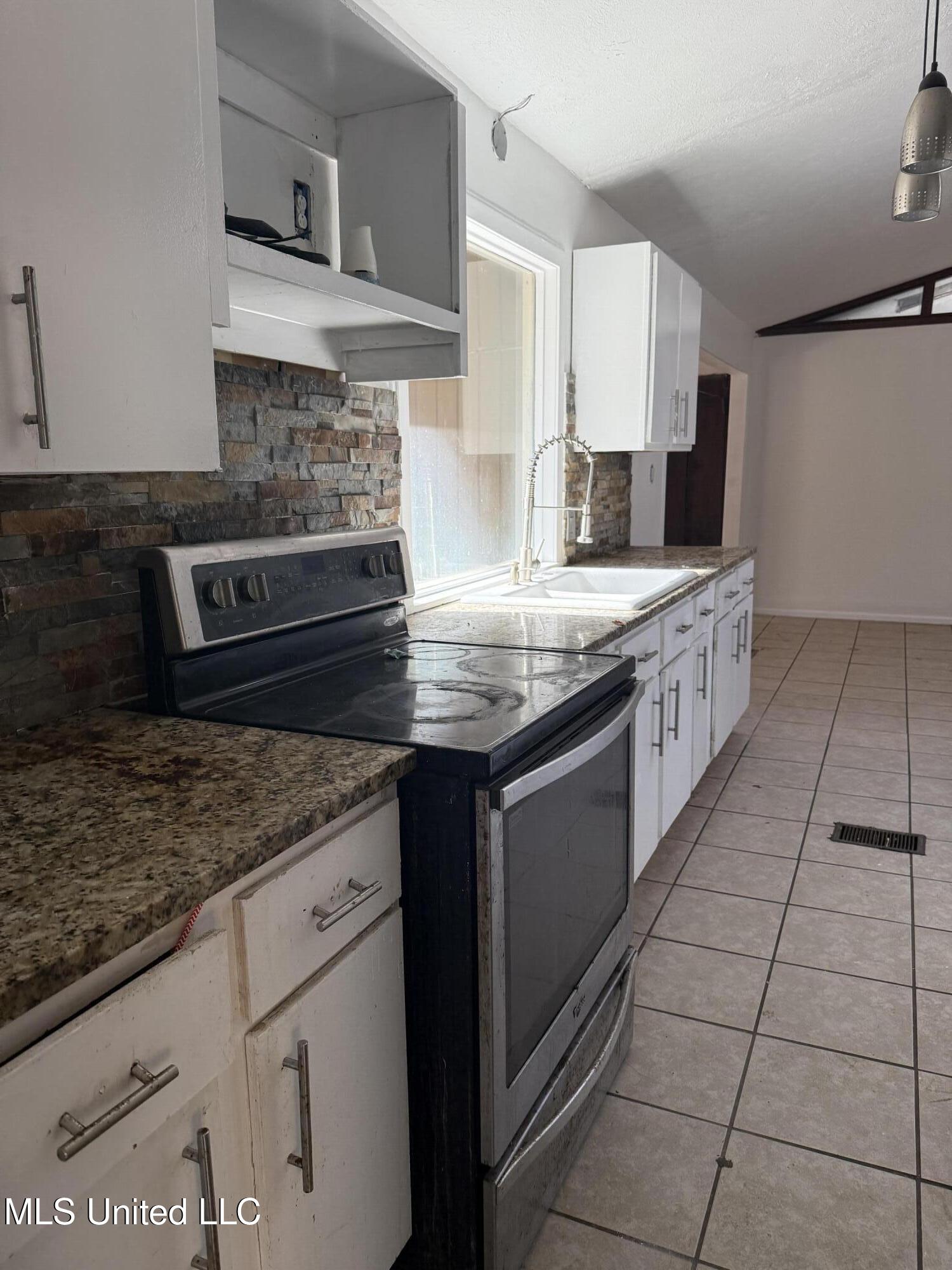 235 Daniel Lake Boulevard Jackson, MS 39212 - Photo 3 of 20 IMG_1776