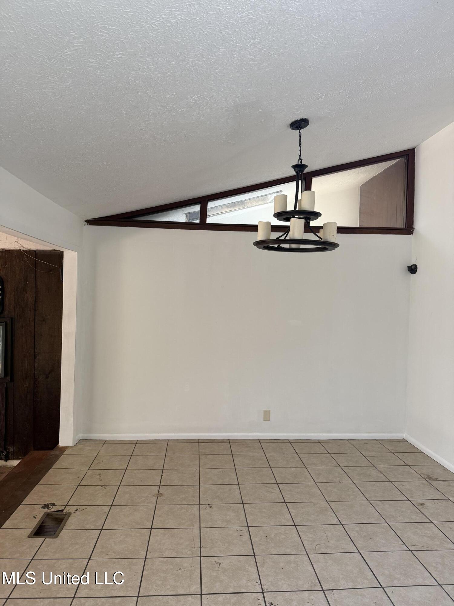 235 Daniel Lake Boulevard Jackson, MS 39212 - Photo 6 of 20 IMG_1774