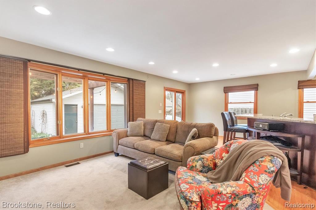 102 Maplefield Road Pleasant Ridge, MI 48069 - Photo 13 of 41