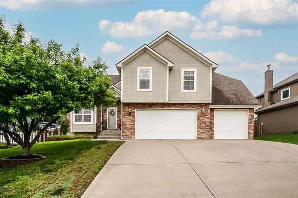 $450,000 | 18109 Guinevere Court, Smithville, MO 64089