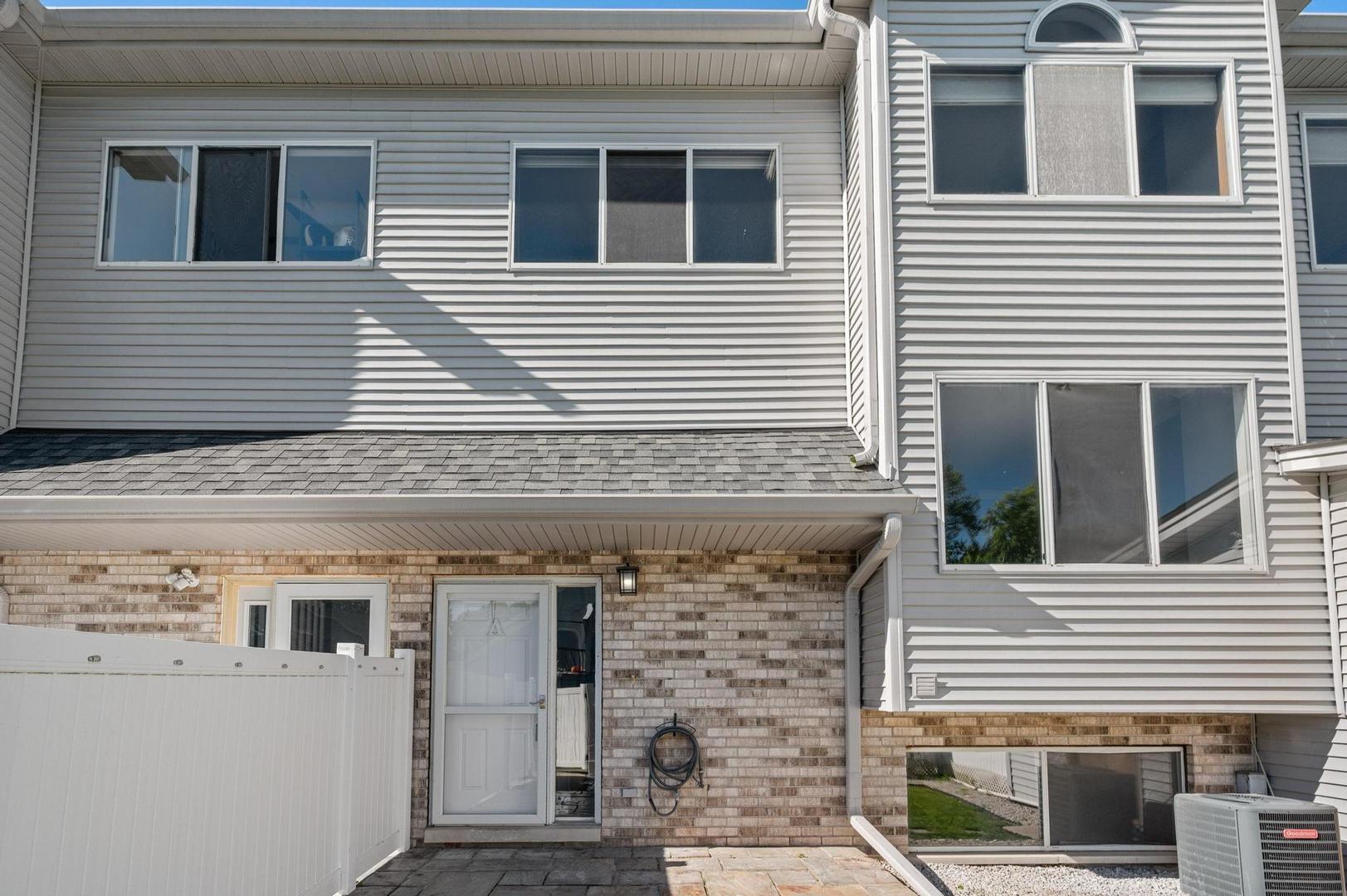 272 Park Ridge Lane, Unit A Aurora, IL 60504 - Photo 2 of 29