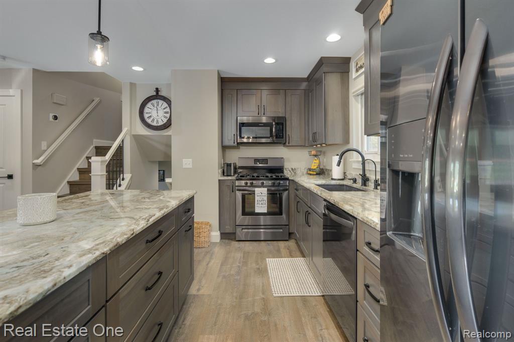 9545 Crown Ridge Road White Lake, MI 48386 - Photo 19 of 40 Gallery Image 19