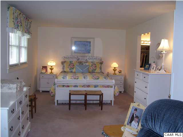 182 Childs Road Stanardsville, VA 22973 - Photo 3 of 27 a view of a livingroom with furniture and a lamp