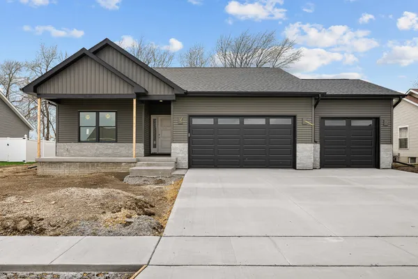 $437,000 | 1210 Eagle's Crest Drive, Davenport, IA 52804
