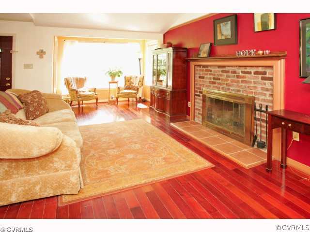 7845 Whitworth Road Richmond, VA 23235 - Photo 3 of 12 Living Room