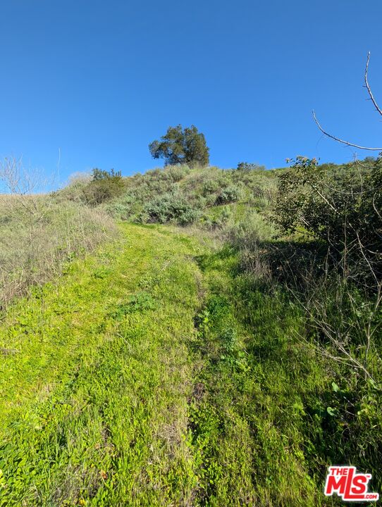 2000 Corsham Road Topanga, CA 90290 - Photo 28 of 29 a view of a large window with a view of mountains