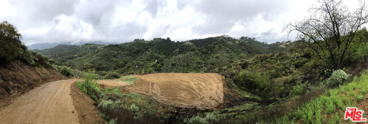 2000 Corsham Road Topanga, CA 90290 - Photo 4 of 29 a view of a wooden fence of a building