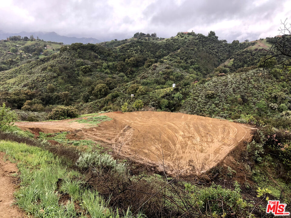 2000 Corsham Road Topanga, CA 90290 - Photo 5 of 29 a view of a field