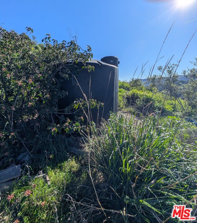 2000 Corsham Road Topanga, CA 90290 - Photo 9 of 29 a view of a yard