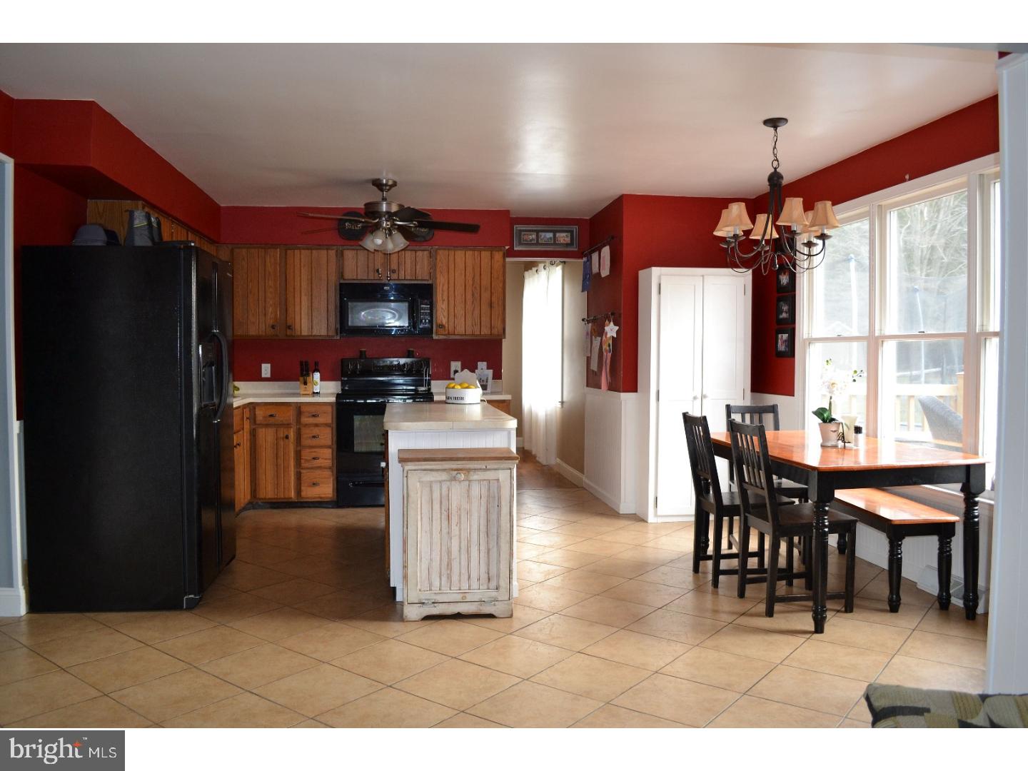 4508 Farming Ridge Boulevard Reading, PA 19606 - Photo 13 of 25 Kitchen