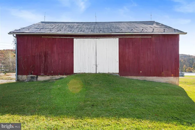 a view of an entrance to house