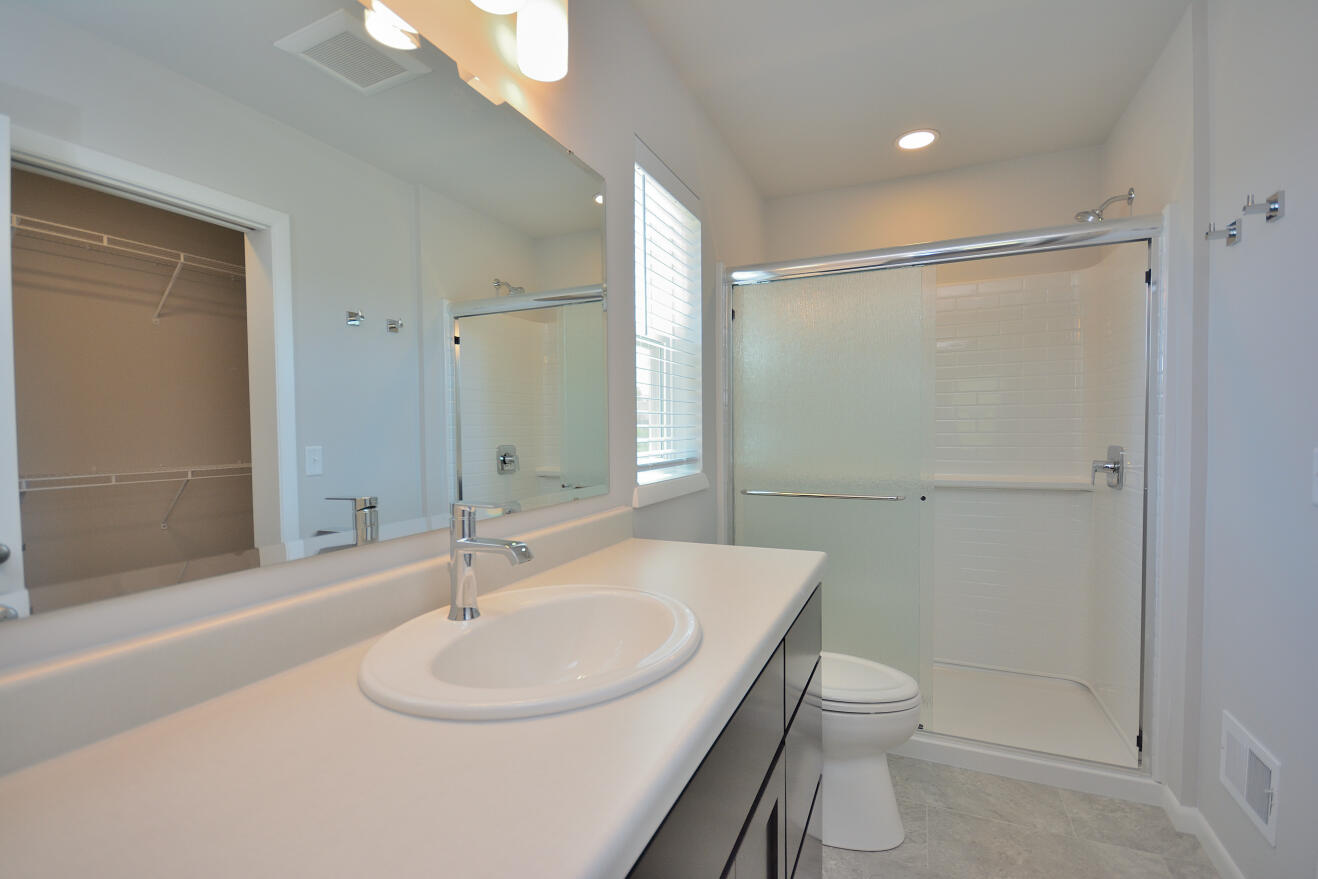 802 5 Mile Road Caledonia, WI 53402 - Photo 12 of 27 Primary Bathroom