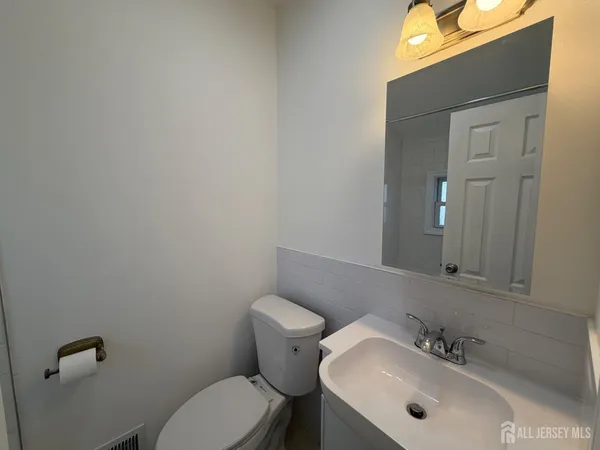 $2,000 | 226 Outlook Boulevard, Keyport, NJ 07735