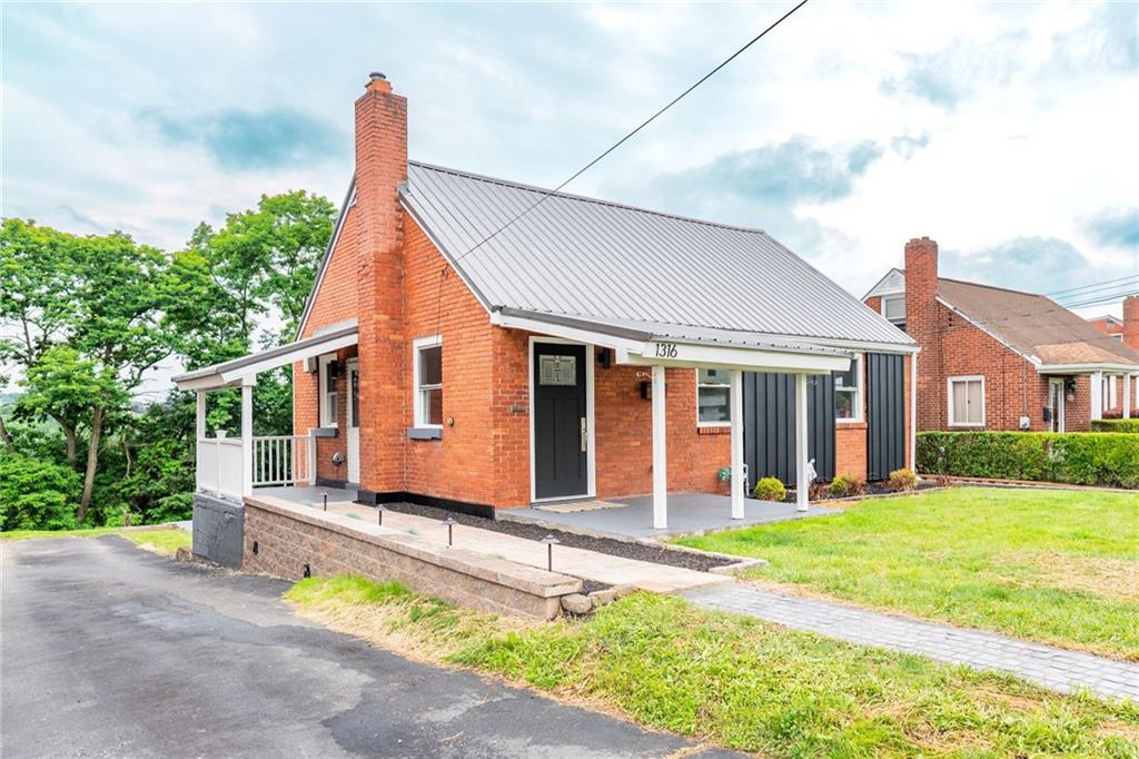 1316 Barkley Road McKeesport, PA 15133 - Photo 2 of 31