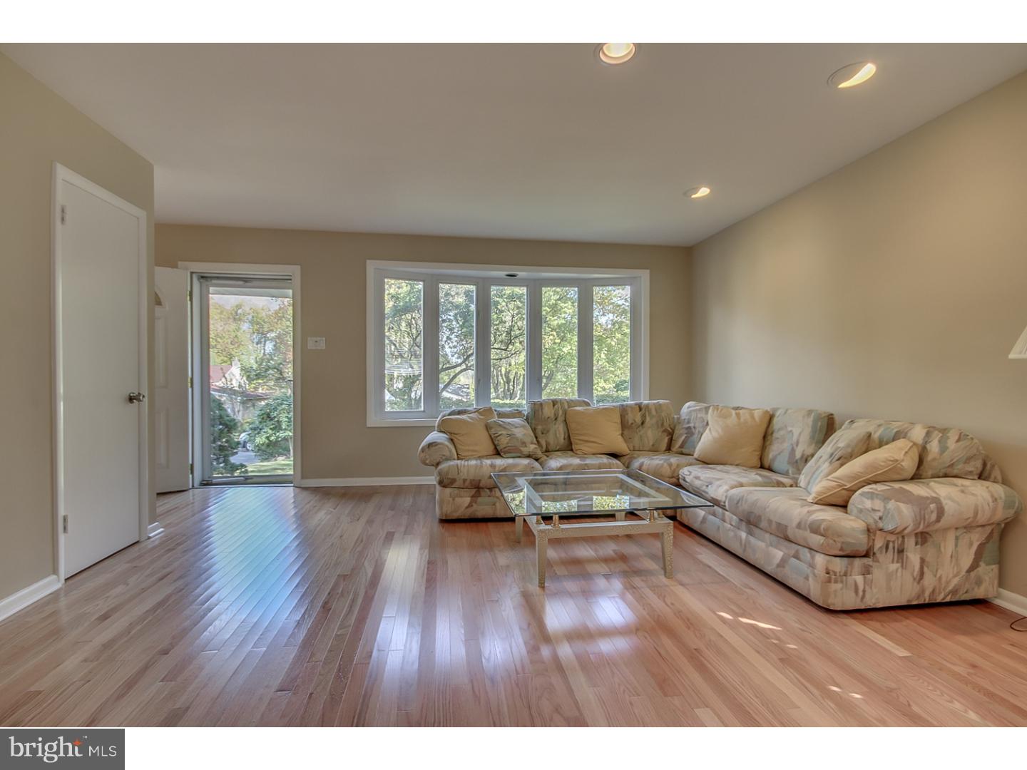253 Buckboard Road Willow Grove, PA 19090 - Photo 4 of 21 Gallery Image 4
