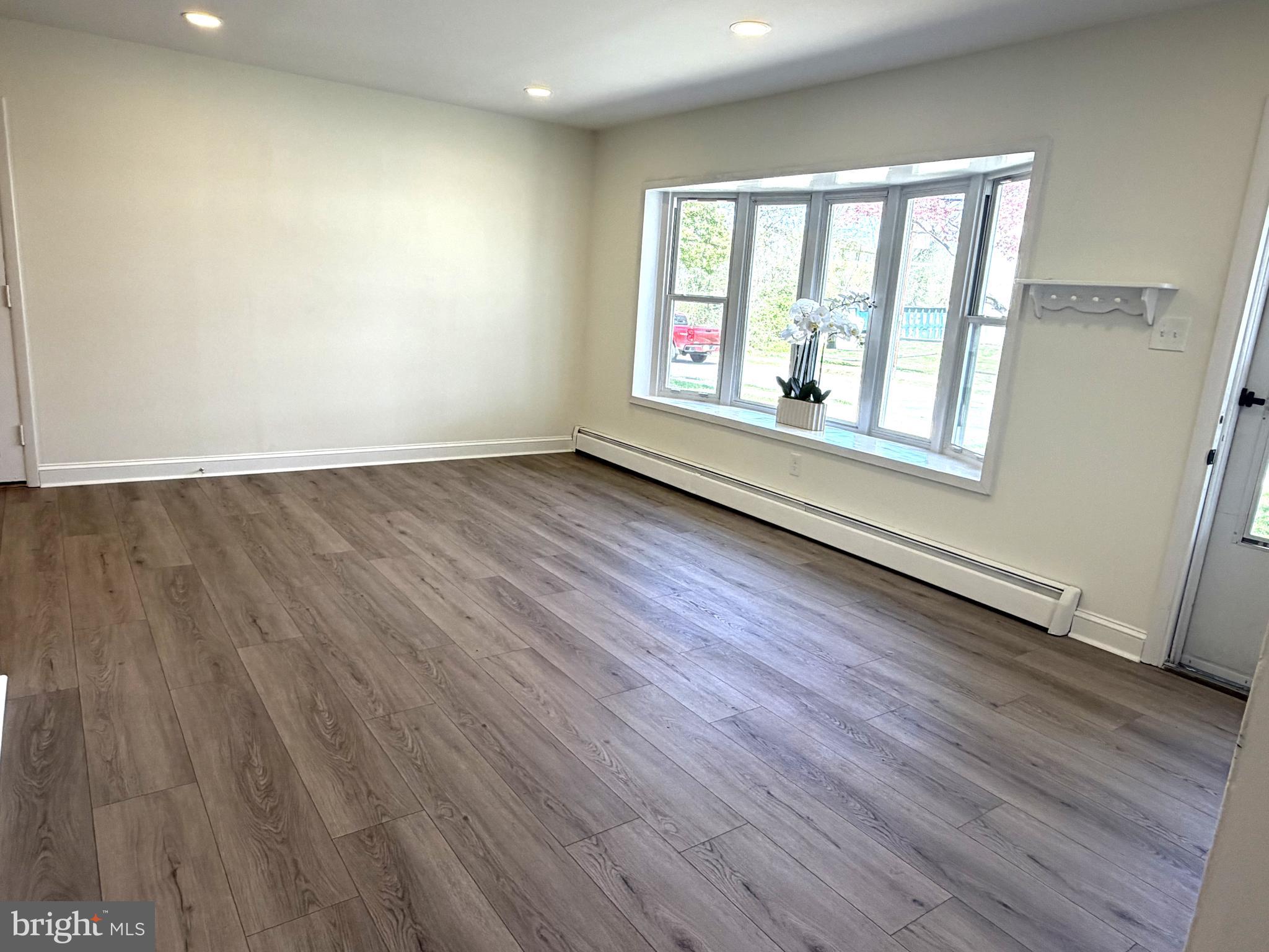 2840 3rd Avenue Upper Chichester, PA 19061 - Photo 6 of 17 Living Room