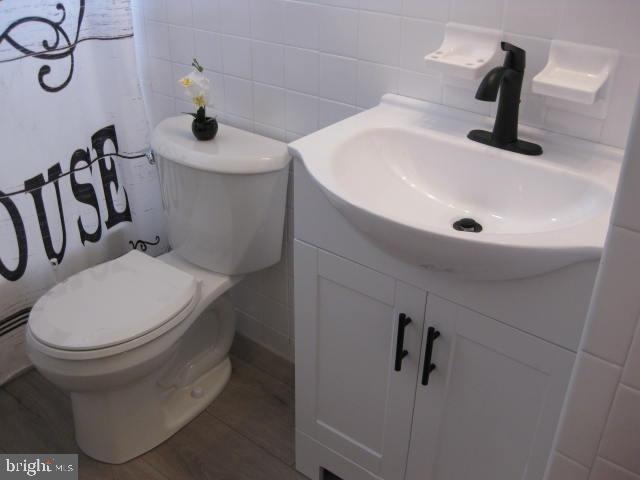 2840 3rd Avenue Upper Chichester, PA 19061 - Photo 8 of 17 Full Bath