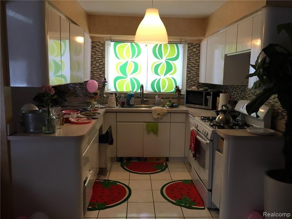 16299 Rutherland Street East Southfield, MI 48076 - Photo 5 of 15 D5DF60D8-52D9-422D-8981-A0508D9A6D98.jpeg
