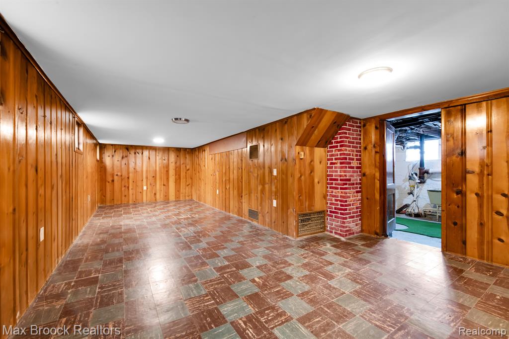 19011 Beck Road Northville, MI 48168 - Photo 20 of 40