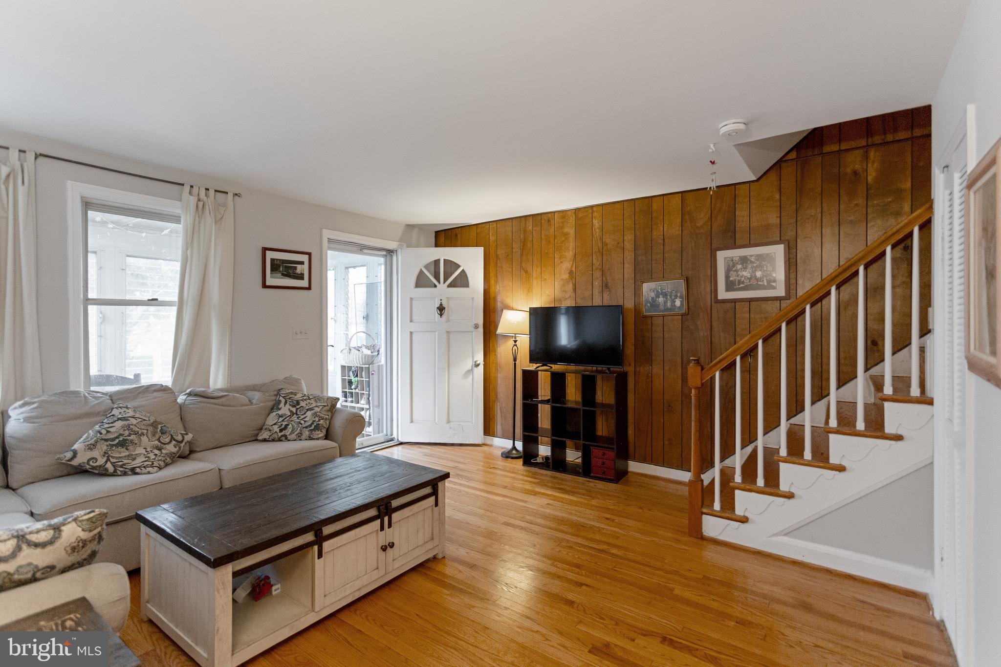 1045 Elm Road Baltimore, MD 21227 - Photo 5 of 17