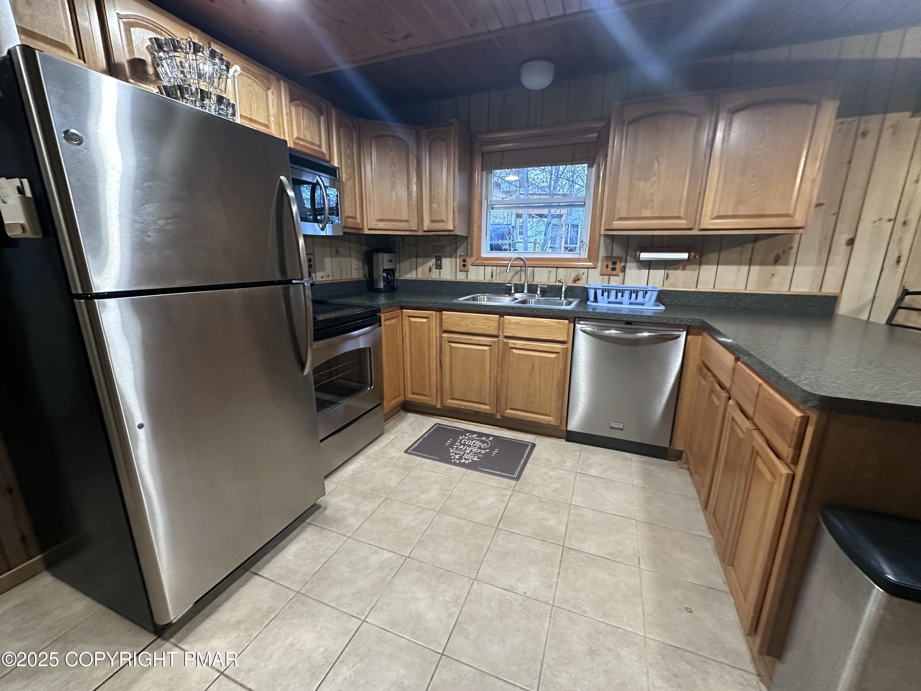 5880 Decker Road Bushkill, PA 18324 - Photo 4 of 51 4- Kitchen