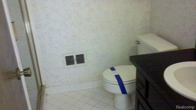 3960 South Ellamae Road Rochester, MI 48306 - Photo 10 of 15 Master bath