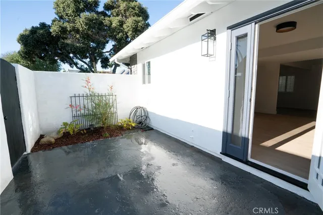 a view of a back yard of the house