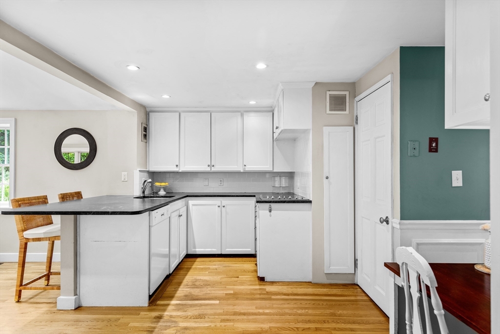 9 Hoover Road Hingham, MA 02043 - Photo 10 of 27