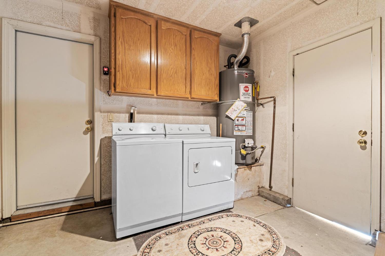 716 Hemmingway Court Tracy, CA 95376 - Photo 30 of 41 a utility room with dryer and washer