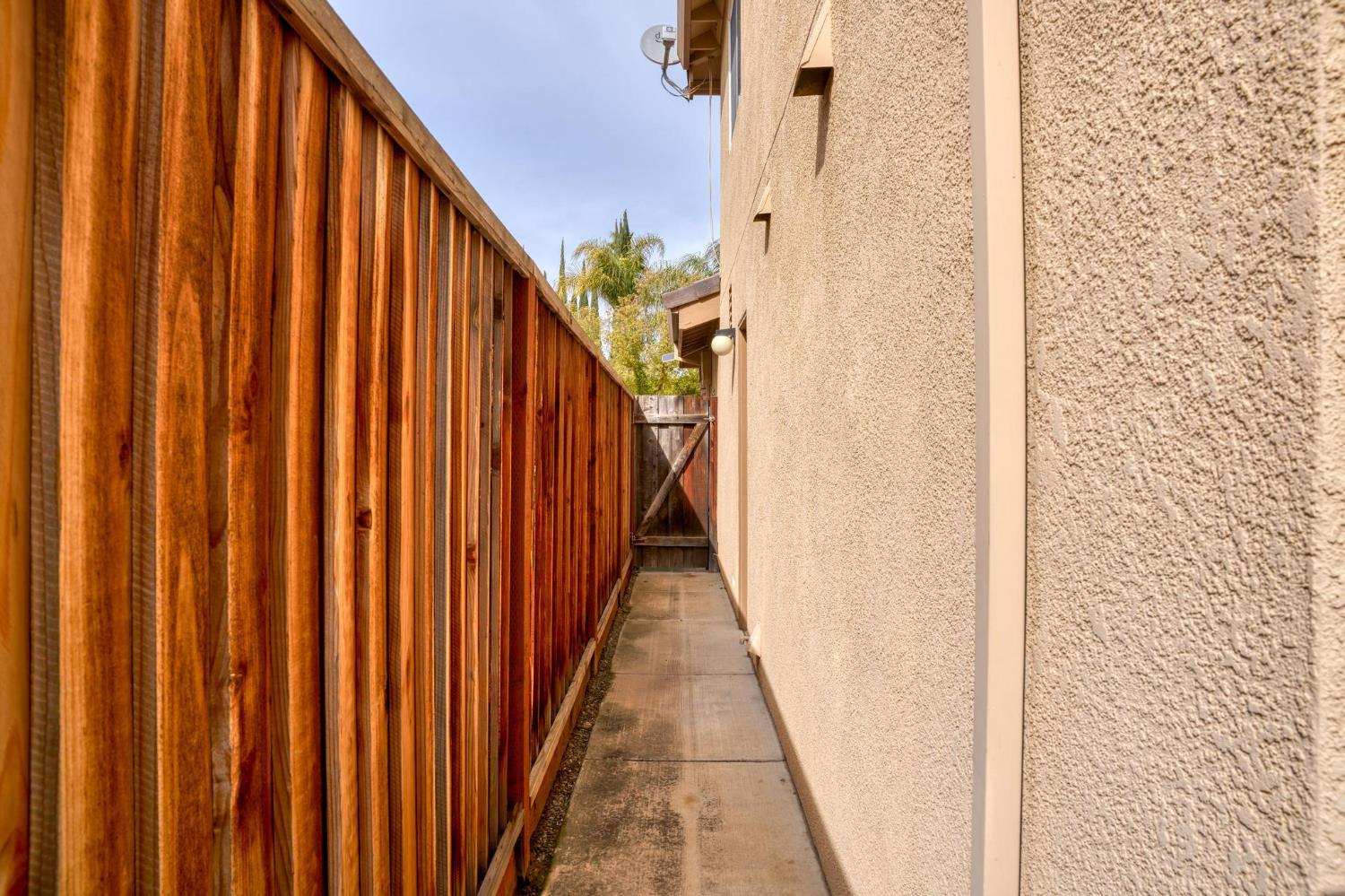 716 Hemmingway Court Tracy, CA 95376 - Photo 33 of 41 a view of a balcony with staircase
