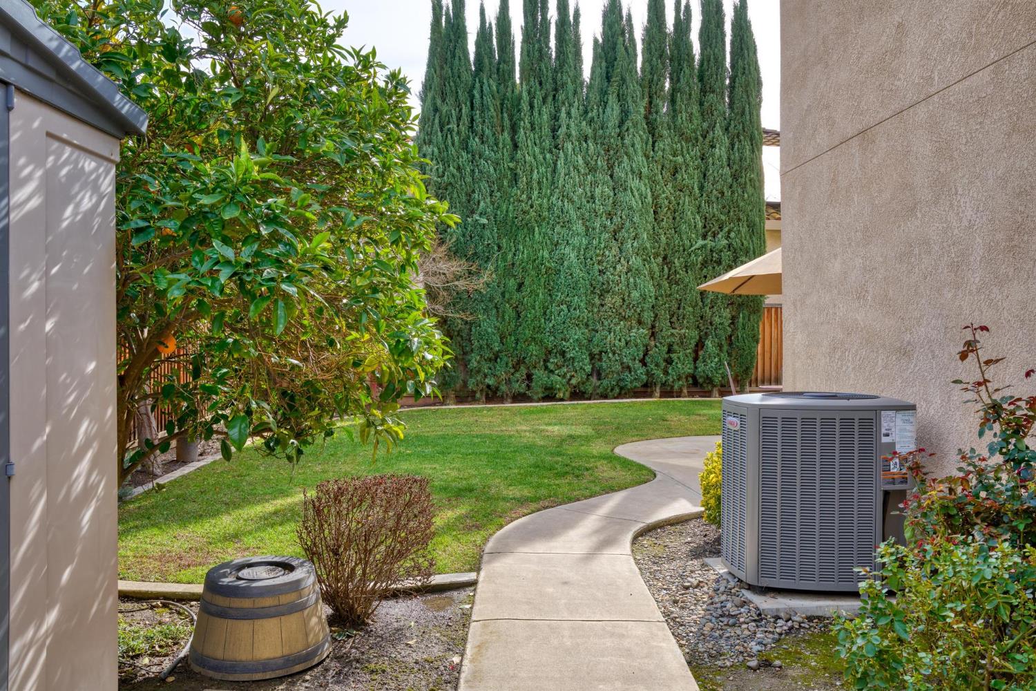 716 Hemmingway Court Tracy, CA 95376 - Photo 36 of 41 a garden view with a seating space