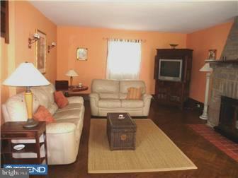 316 Kent Road Bala Cynwyd, PA 19004 - Photo 4 of 12 Living Room