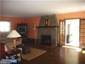 316 Kent Road Bala Cynwyd, PA 19004 - Photo 5 of 12 Living Room