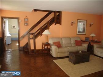 316 Kent Road Bala Cynwyd, PA 19004 - Photo 6 of 12 Living Room