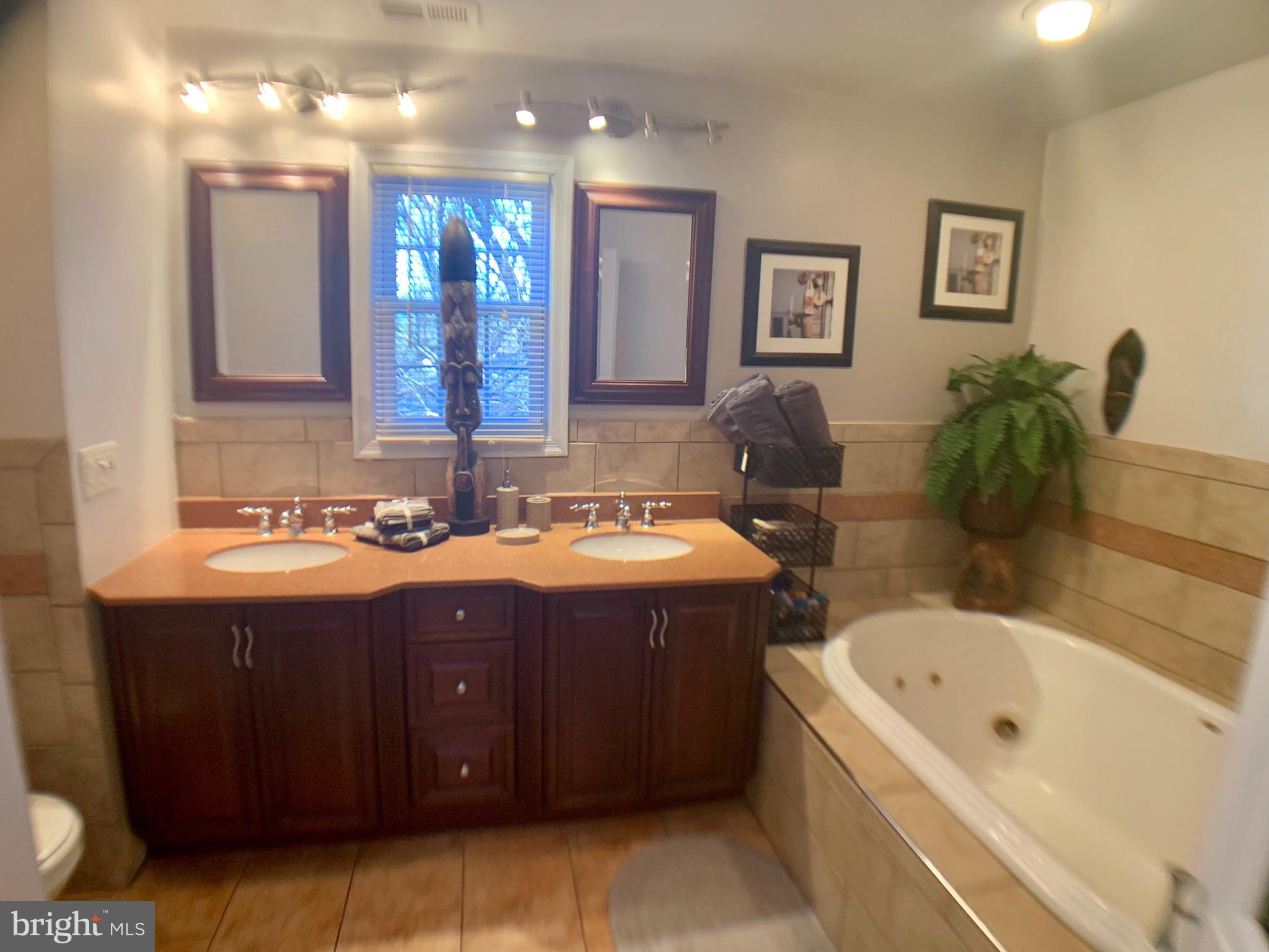 4639 Hawksbury Road Baltimore, MD 21208 - Photo 24 of 51 Master Bathroom (enSuite)