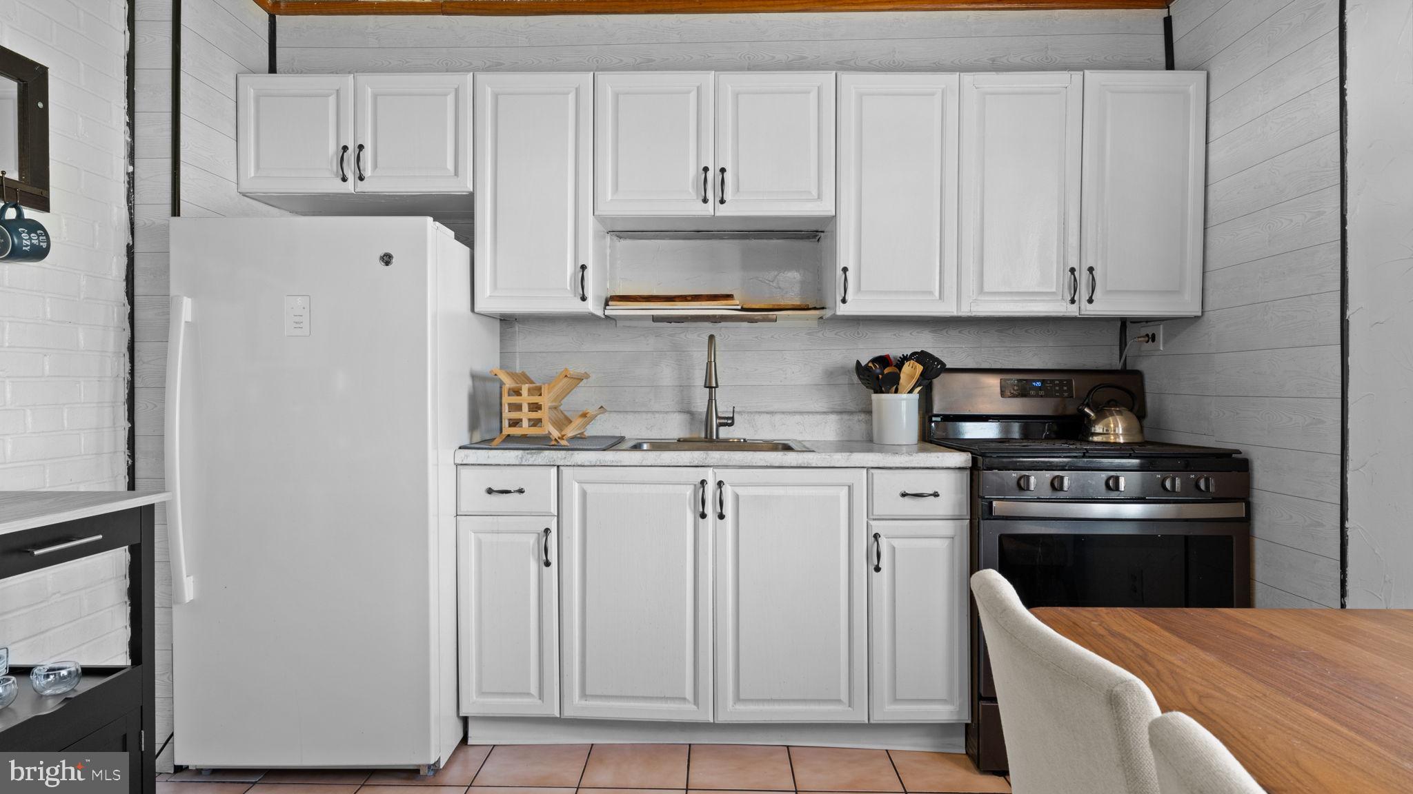 9214 Andover Road Philadelphia, PA 19114 - Photo 19 of 44 Gallery Image 19